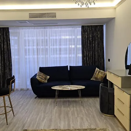 White Titanic-bluesky By Whitetitanic Apartament