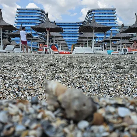 White Titanic-bluesky By Whitetitanic