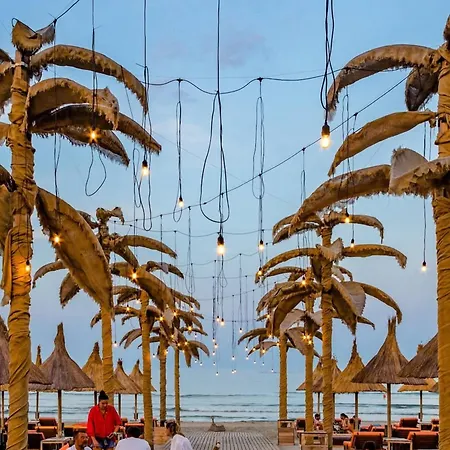 White Titanic-bluesky By Whitetitanic Apartament *