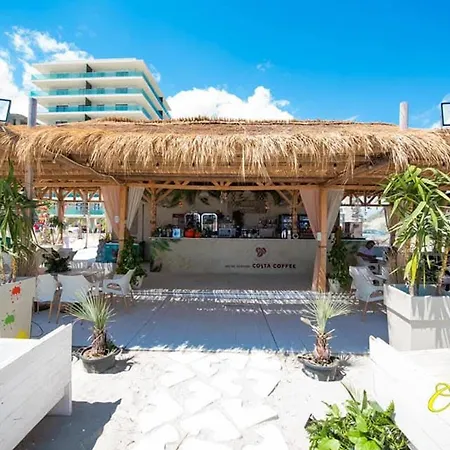 White Titanic-bluesky By Whitetitanic Apartament