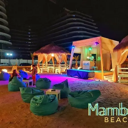 White Titanic-bluesky By Whitetitanic Apartament